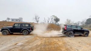 మహీంద్రా కార్ల మధ్య టగ్ ఆఫ్‌ వార్‌.. ఊహించని ఫలితం.. వీడియో వైరల్‌..!