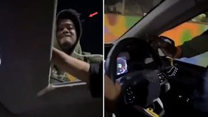 ADAS దుర్వినియోగం.. కదులుతున్న కారు కిటికీ వద్ద నిల్చొని డేంజరస్‌ స్టంట్లు... వీడియో వైరల్‌..!!