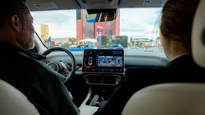 కార్లలో ఈ ఫీచర్లు ఉంటే ఇక యాక్సిడెంట్లే జరగవు.. CAEV ఎక్స్‌పో 2024లో VinAI కొత్త ఉత్పత్తులు ఇవే.!!