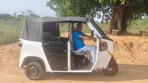 బిలినీయర్ మనసుదోచిన ఆటో ఇదే!.. ధర తెలిస్తే మీరు కొనేస్తారు