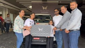 రూ.7.49 లక్షల మహీంద్రా కొత్త కారు డెలివరీలు షురూ.. ఈ కారులో ప్రతీ పార్టు సూపర్‌ హిట్టు