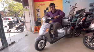 మూడు చక్రాల ఎలక్ట్రిక్‌ స్కూటర్‌ విడుదల.. పడుకుని ప్రయాణం చేయవచ్చు.. ధర చాలా తక్కువ!