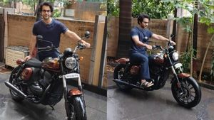 బాలీవుడ్ స్టార్ కోసం కొత్త బైక్.. చూడగానే ఫిదా అవుతున్న బైక్ లవర్స్!