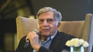 Ratan Tata అస్తమించిన 'ఆటోమొబైల్‌ దిగ్గజం'.. వాహనాల కోసం ప్రపంచ దేశాలను సైతం భారత్‌ వైపు చూసేలా చేసిన ధీరుడు!