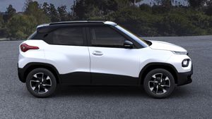 ఈ ఆర్థిక సంవత్సరంలో జనాలు ఎక్కువగా కొంటున్న కారు ఇదే.. 5 స్టార్ సేఫ్టీ, 27 కి.మీ మైలేజీ, క్లాసీ డిజైన్‌! 