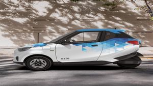 రెండు డోర్లతో ఎలక్ట్రిక్‌ త్రీవీలర్‌ కారు వచ్చేస్తుంది.. ఇది రోడ్లపై వెళ్తుంటే జనాలకు పిచ్చెక్కుతుంది! 