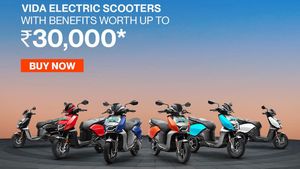 స్మార్ట్ ఫోన్ డబ్బులతో బైక్ కొనుగోలు చేయొచ్చు.. సగం ధరకే ఎలక్ట్రిక్ స్కూటర్.. మైలేజీ కూడా అదుర్స్