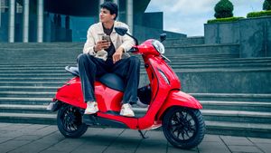 రూ.99 వేలకే బజాజ్ కొత్త చేతక్ ఈవీ స్కూటర్.. 127 కి.మీల రేంజ్, ఫాస్ట్ ఛార్జింగ్.. అడ్వాన్స్‌డ్ ఫీచర్స్! 