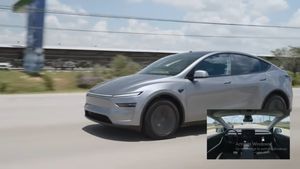 అమెరికాలో సంచలనం! డ్రైవర్‌ లేకుండా ఇంటికొచ్చి డెలివరీ అయిన కారు.. ఈ అద్భుత వీడియో చూశారా?