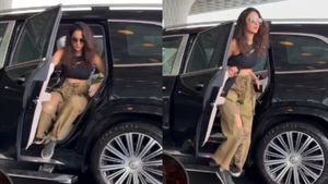 ఎయిర్ పోర్టుకు లగ్జరీ కారులో.. కార్లు కొనడానికి కోట్లు ఉంటాయి గానీ వేసుకోడానికి బట్టల్లేవా రకుల్