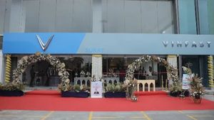  ఇండియాలోకి అఫీషియల్‎గా ఎంట్రీ ఇచ్చిన విన్ ఫాస్ట్.. తొలి డీలర్‌షిప్ ఓపెన్.. టెస్లా లాంటి కార్లు వస్తున్నాయ్  