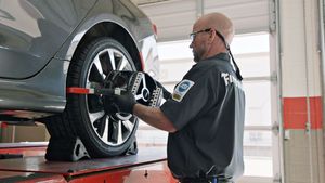 కారు వైబ్రేట్ అవుతుందా? మైలేజ్ తగ్గిందా?.. ప్రతి  5000 కి.మీ.లకు ఇది చేయించకపోతే మీ ప్రాణాలకే ప్రమాదం 