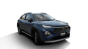 6-ఎయిర్‌బ్యాగ్‌ల సేఫ్టీ, బ్లూయిష్ బ్లాక్ లుక్‌తో మెరిసిపోతున్న టయోటా టైజర్ వచ్చేసింది 