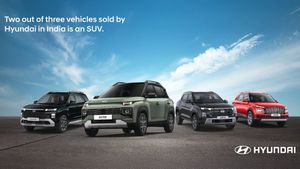   నవరాత్రి మొదటి రోజే కిక్కిరిసిన షోరూంలు..ఒక్క రోజు 11,000కార్లు, 5 ఏళ్ల రికార్డు బ్రేక్ చేసిన కస్టమర్లు