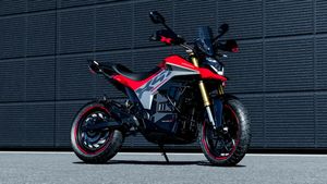 దుల్కర్ సల్మాన్ కంపెనీ బైక్ కోసం ఒక్కరోజులో 3000 మంది ఎగబడ్డారు..  దానిలో అంత స్పెషల్ ఏముంది? 