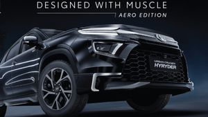 కమ్ముకున్న కారు చీకట్లను చీల్చుకుంటూ వస్తుంది.. బ్లాక్ బ్యూటీ దుమ్మురేపబోతోంది! 