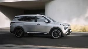 ఇక సీట్ల మధ్య ముడుచుకు కూర్చోవాల్సిన పని లేదు.. కియా కారెన్స్ క్లావిస్ కొత్త 6-సీటర్ వేరియంట్స్ రిలీజ్  