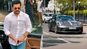 రూ.3.49 కోట్ల కారులో మాలీవుడ్ సూపర్ స్టార్ పృథ్వీరాజ్ స్టైలిష్ ఎంట్రీ.. అదిరిపోయే వీడియో