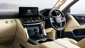 రోడ్డుపై ఇంధ్రభవనం లాంటి కారు.. ఎలాంటి రోడ్డు అయినా దూసుకుపోతుంది.. సేల్స్‌లో 174% గ్రోత్ 