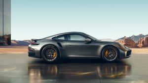 కేవలం 2.7 సెకన్లలో 100 కి.మీ.. మార్కెట్లోకి దూసుకొచ్చిన సూపర్ లగ్జరీ స్పోర్ట్స్ కార్ 