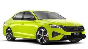 Skoda Octavia RS Review: స్పోర్ట్స్ కార్ ఫీలింగ్ ఇచ్చే ఫ్యామిలీ కారు పెర్ఫామెన్స్ ఎలా ఉందంటే