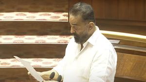 లోకనాయకుడి తొలి ప్రతాపం.. పెట్రోల్, అణు ప్రాజెక్టులపై కేంద్రాన్ని వణికించిన కమల్!