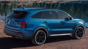 బైక్ లాగా మైలేజ్ ఇచ్చే కారు తెస్తోన్న కియా.. ఇప్పుడు బైక్ అవసరం లేదేమో! 