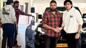 పవర్ స్టార్ నుంచి సుజీత్‌కు ఖరీదైన కారు గిఫ్ట్.. ఆ కారు ఫీచర్స్ తెలిస్తే షాక్ అవుతారు! 