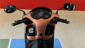 90 కి.మీ మైలేజ్ స్కూటర్ రూ.90 వేలకే! 1.24 లక్షల మంది ప్రస్తుత మోడల్ కోసం షోరూమ్‌లకు క్యూ 