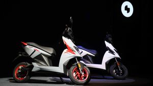 ఇది పక్కా పేదవాళ్ల స్కూటర్.. ఒక్క సారి ఛార్జింగ్ పెడితే 400కిమీ రేంజ్..బ్యాటరీ, మోటార్ పై లైఫ్ టైమ్ వారంటీ 