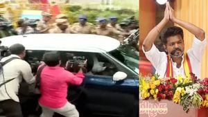 CM Vijay Convoy : సీఎం అయినా సరే తన పాత స్విఫ్ట్‌ను మర్చిపోలేదు.. విజయ్ కాన్వాయ్‌లో కనిపించిన కారు వైరల్!