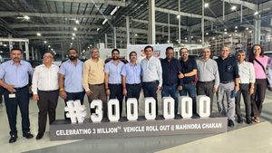 1500 పైగా అడ్వాన్స్‌డ్ రోబోలు.. 98 శాతం ఆటోమేషన్‌.. చకన్ ప్లాంట్ నుంచి మహీంద్రా  30 లక్షలవ కారు రిలీజ్ 
