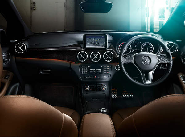 మెర్సిడెస్ బెంజ్ బి-క్లాస్‌ - ఇంటీరియర్స్