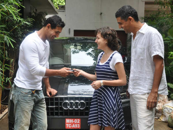 మరదలికి జాన్ అబ్రహామ్ ఆడి క్యూ3 కానుక