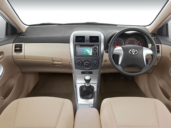 కరోలా ఆల్టిస్ లిమిటెడ్ ఎడిషన్ ఇంటీరియర్ ఫీచర్లు: