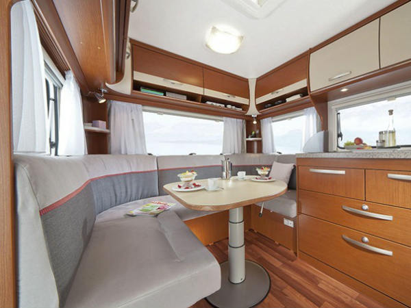 బేస్‌క్యాంప్ కార్‌వ్యాన్‌ - ఫీచర్లు