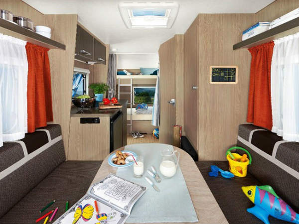 బేస్‌క్యాంప్ కార్‌వ్యాన్‌ - విద్యుత్