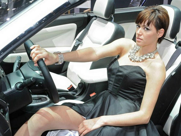 జెనీవా మోటార్ షోలో తళుక్కుమన్న చిలక