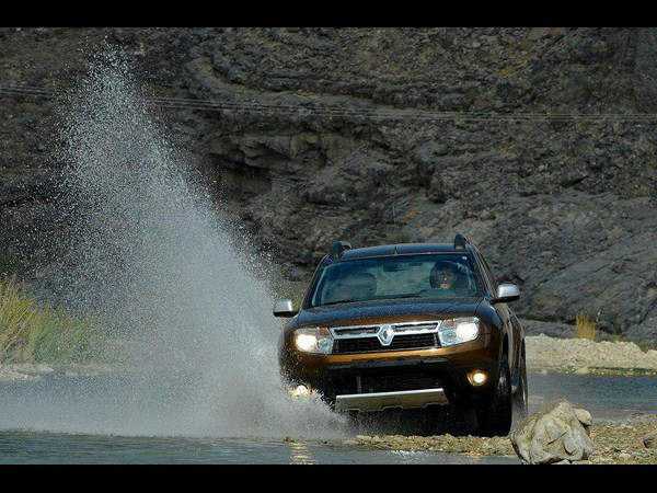 రెనో డస్టర్ ఎస్‌యూవీలో లభించే రంగులు: