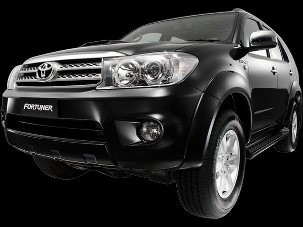 నాగార్జున - బ్లాక్ టొయోటా ఫార్చ్యూనర్