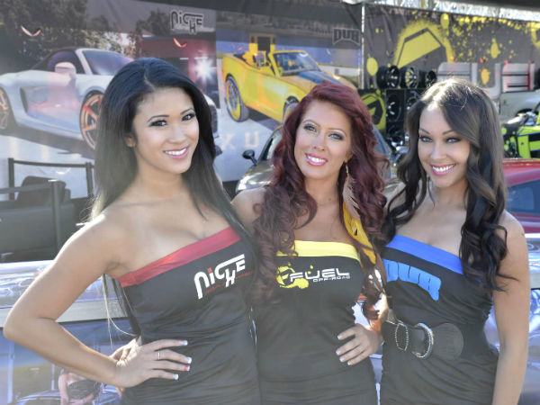 సెమా 2012 ఆటో షోలో మెరిసిన అమ్మాయిలు