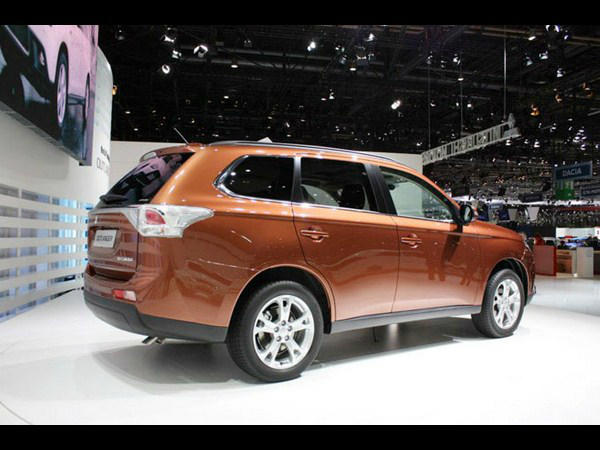 2013 మిత్సుబిషి అవుట్‌లాండర్