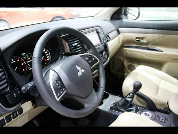 2013 మిత్సుబిషి అవుట్‌లాండర్