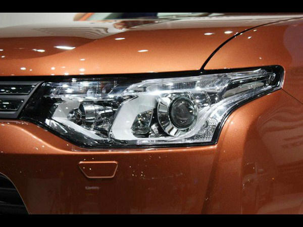 2013 మిత్సుబిషి అవుట్‌లాండర్