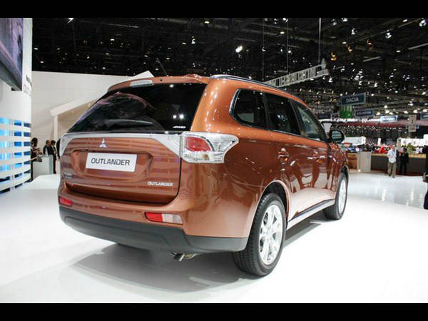 2013 మిత్సుబిషి అవుట్‌లాండర్