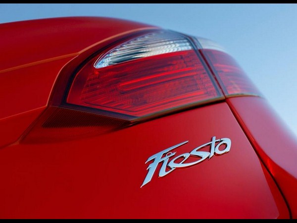 2013 ఫోర్డ్ ఫియస్టా సెడాన్