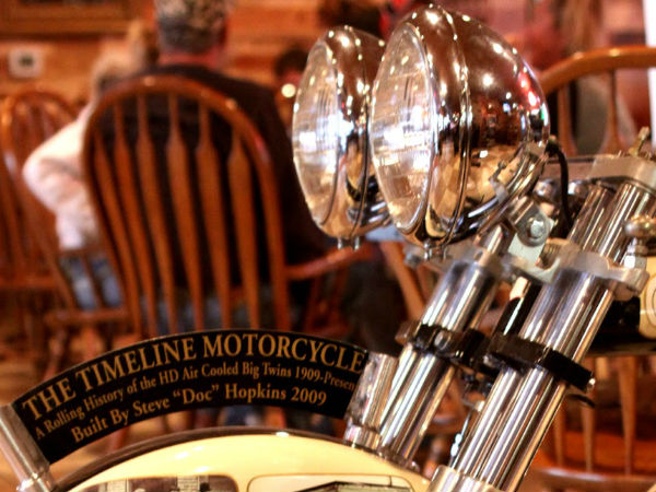 10 సీటర్ హ్యార్లీ డేవిడ్‌సన్ మోటార్‌సైకిల్