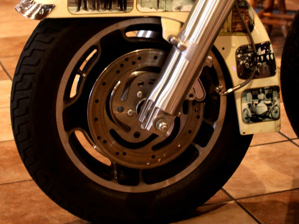 10 సీటర్ హ్యార్లీ డేవిడ్‌సన్ మోటార్‌సైకిల్