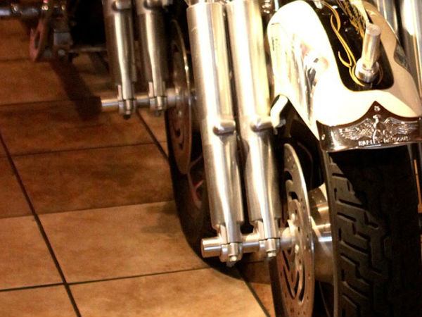 10 సీటర్ హ్యార్లీ డేవిడ్‌సన్ మోటార్‌సైకిల్