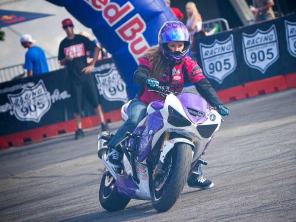 మహిళా స్టంట్ బైకర్ - లీ పీటర్సన్